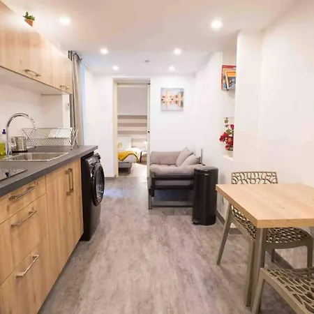 Апартаменти La Cour Du Faubourg 3 *