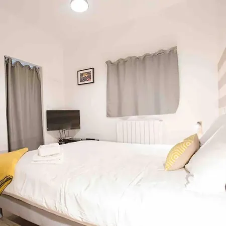 Апартаменти La Cour Du Faubourg 3 *
